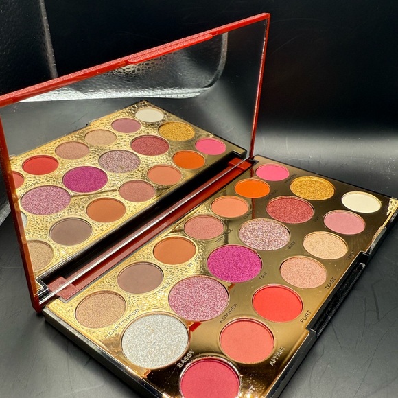 Makeup Revolution Red and Pink Eyeshadow Palette with Mirror - Picture 2 of 4